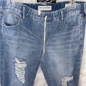 Bullhead, ripped jogger boyfriend jean